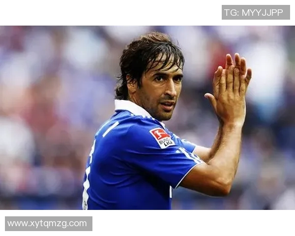 全球足球十大女球星精彩瞬间汇聚：突破、进球与荣耀的完美展示